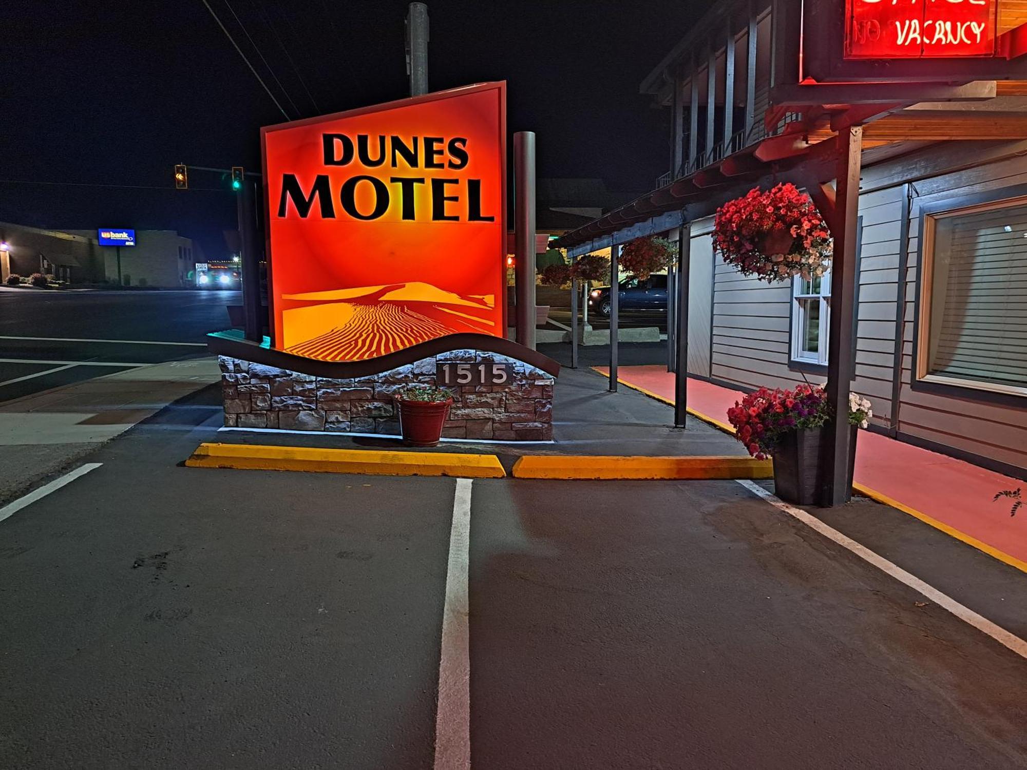 Dunes Motel - Bend Buitenkant foto