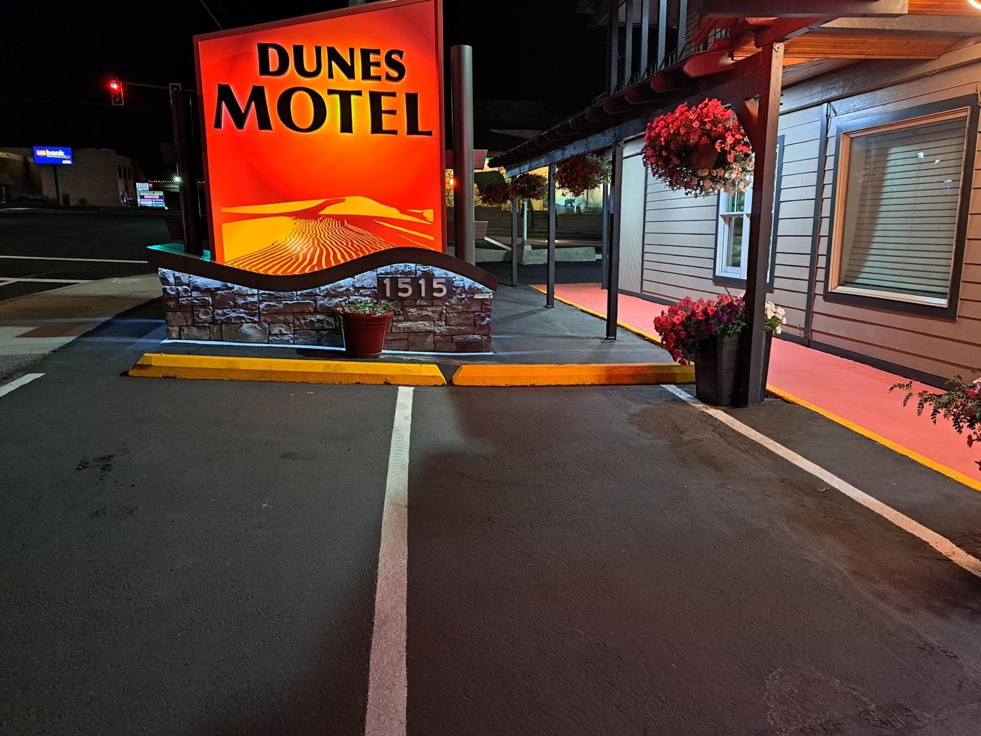 Dunes Motel - Bend Buitenkant foto